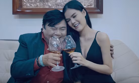 Fan choang vi thi sinh hoa hau giong Ngoc Trinh ngo ngang-Hinh-2