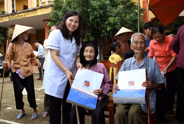 Dược phẩm Tâm Bình hết mình với hoạt động từ thiện - Hình 4 Duoc pham Tam Binh het minh voi hoat dong tu thien-Hinh-4