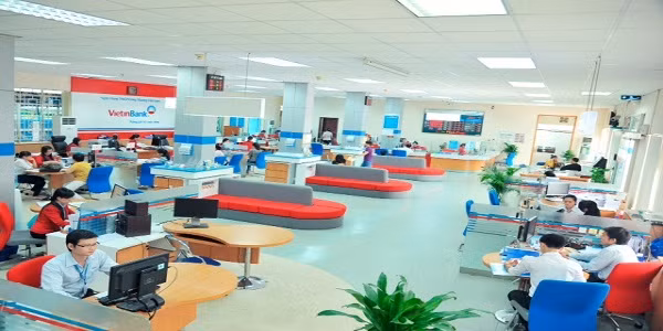 Ngân hàng Viettinbank đang trong giờ giao dịch.