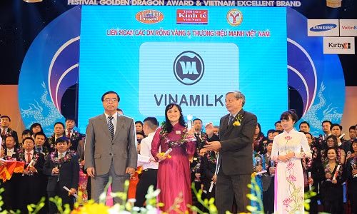 Vinamilk dat giai Thuong hieu manh Viet Nam 2015-Hinh-2