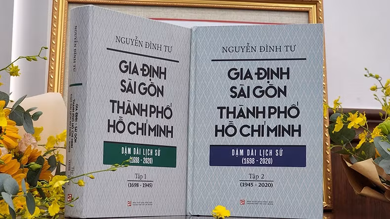 Nhà nghiên cứu Nguyễn Đình Tư nhận Giải thưởng Sách Quốc gia - Hình 2 Nha nghien cuu Nguyen Dinh Tu nhan Giai thuong Sach Quoc gia-Hinh-2
