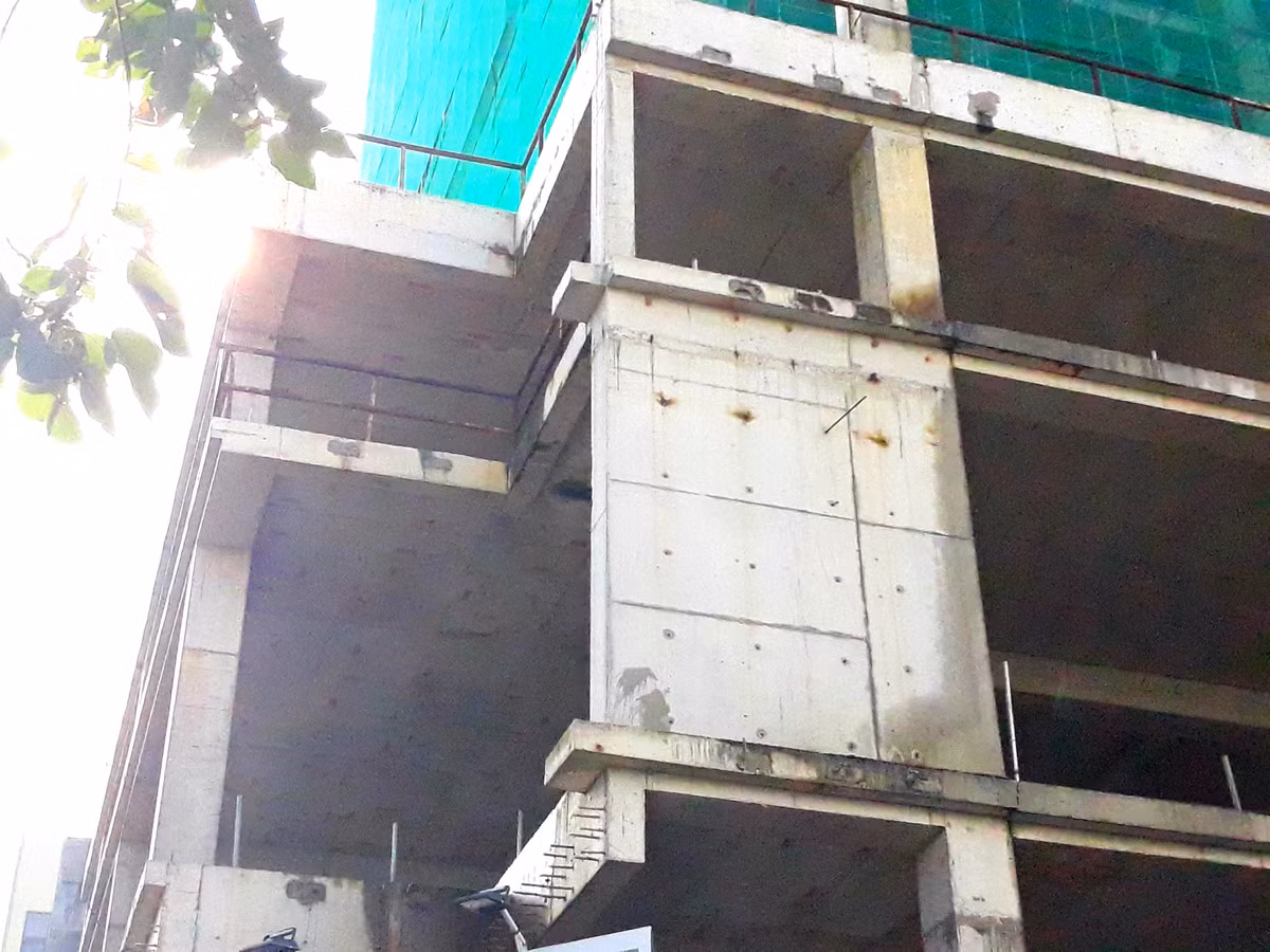 Các thanh sắt có hoen gỉ.