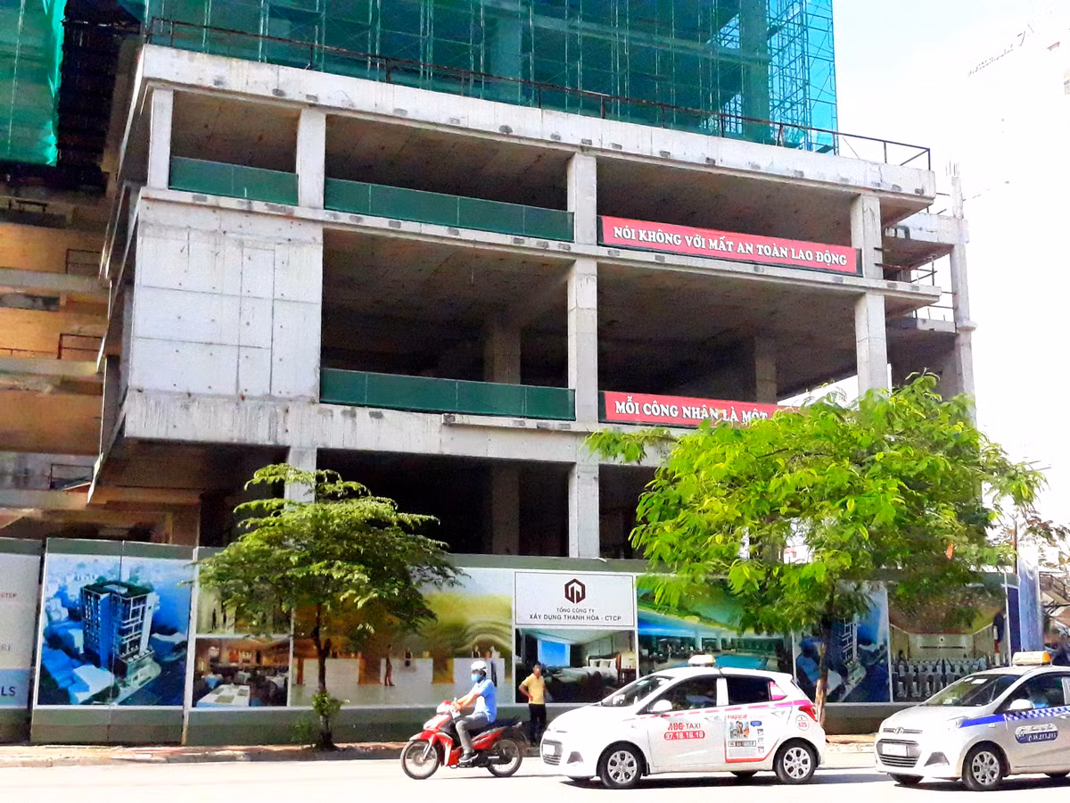 Tiến hành xây dựng khách sạn từ tháng 6/2014, Mercure Hà Nội đã hoàn thiện xong phần thô từ đầu năm 2017 và dự kiến hoàn thành Quý II/2017.