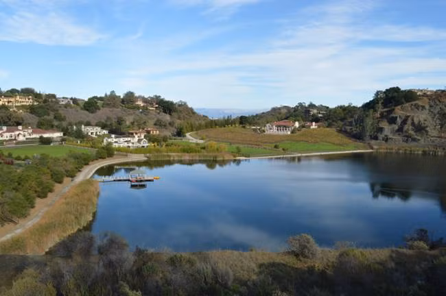 4. Los Altos Hills, California: Thị trấn này nằm ở thung lũng Silicon. Đây là nơi sinh sống của Sergey Brin - người đồng sáng lập Google, giám đốc điều hành Google Sundar Pichai. Thu nhập trung bình của các hộ gia đình ở mức 386.174 USD/năm (~8,9 tỷ đồng/năm).