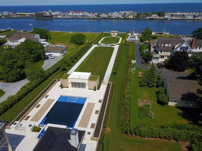 19. Rumson, New Jersey: Rumson đã nhảy 19 bậc lên vị trí thứ 19 đáng kinh ngạc. Thu nhập trung bình hộ gia đình ở đây là 303.542 USD (~7 tỷ đồng).