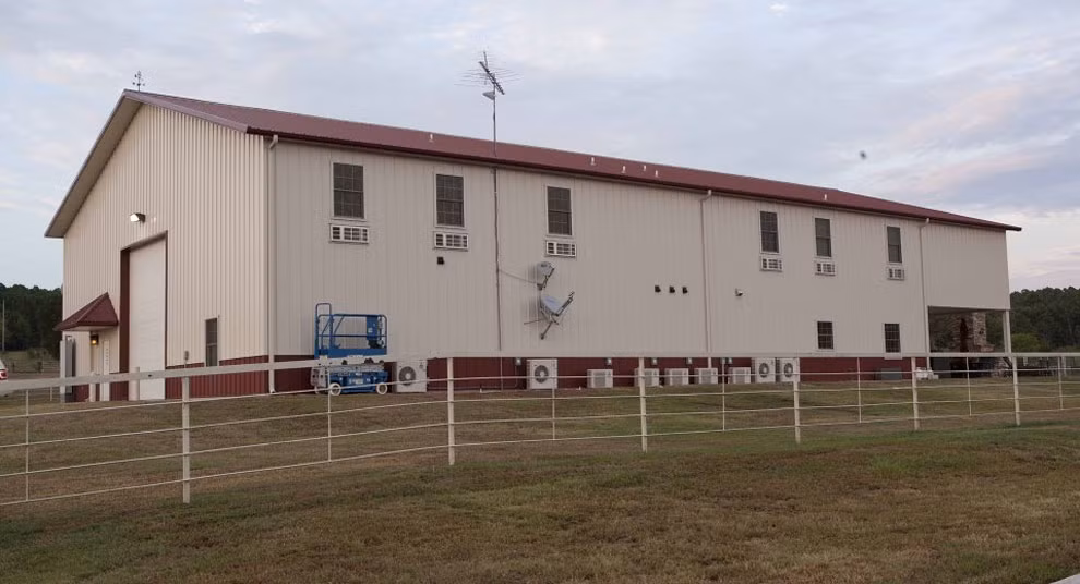 Mô hình này do Morton Buildings, Công ty xây dựng chuyên “biến” nhà kho bình thường thành những căn hộ sang chảnh thực hiện.