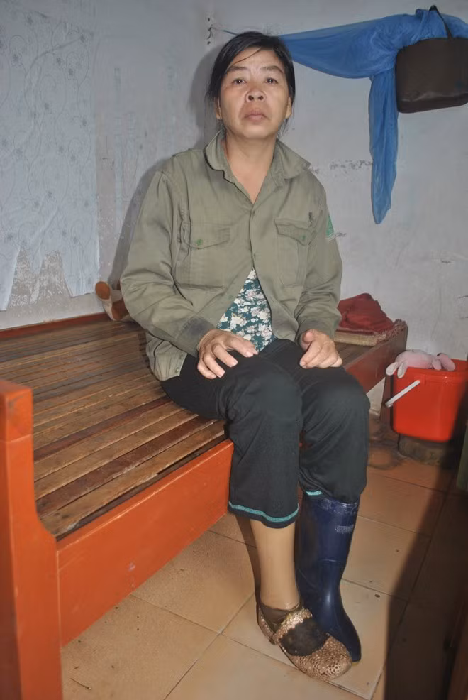 Xot canh ba chau “bam” nha ve sinh cong cong de muu sinh-Hinh-3