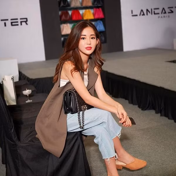 Không những thế, cô nàng hot girl Malaysia còn thường xuyên được mời tham dự những show thời trang lớn trên thế giới.