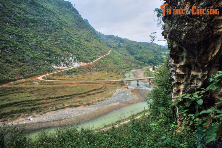 Hẻm vực sông Miện nhìn từ thành cổ Cán Tỷ, một di tích lịch sử nằm ở xã Cán Tỷ, huyện Quản Bạ, Hà Giang.