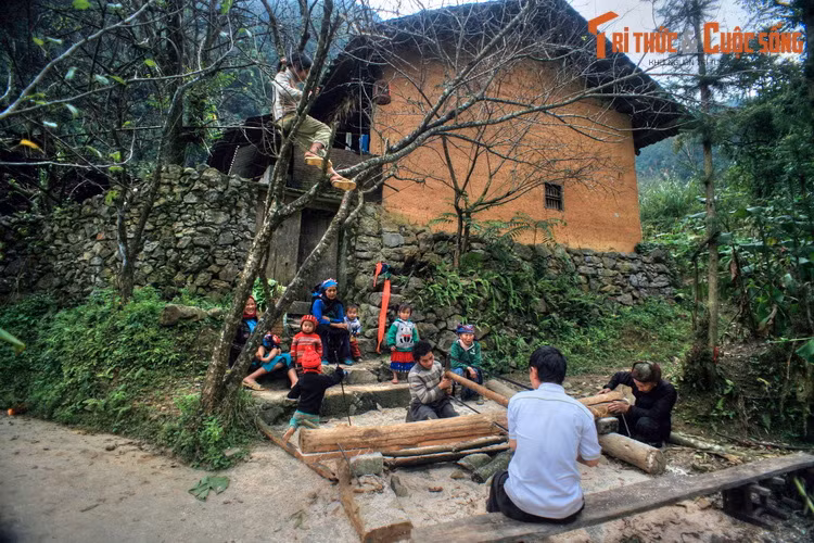 Đến với nơi địa đầu đất nước này, bất kỳ du khách phương xa nào cũng có thể cảm nhận được sự ấm áp đến từ những người đồng bào thân thiện và hiếu khách.