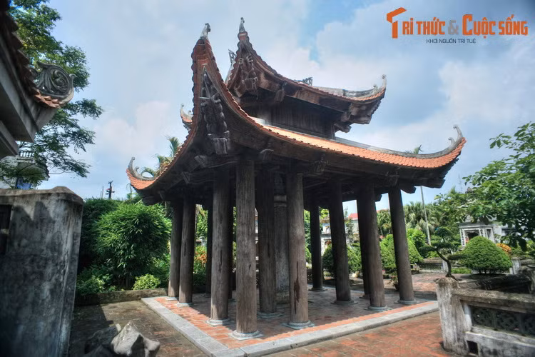 3. Nằm trong cùng địa phận với đền thờ vua Đinh, vua Lê, chùa Nhất Trụ được xây dựng từ thời Tiền Lê, là ngôi chủa nồi tiếng bậc nhất trong quần thể di tích Cố đô Hoa Lư. Đây là nơi lưu giữ cột kinh Phật bằng đá cổ xưa nhất Việt Nam, đã được công nhận là Bảo vật quốc gia.