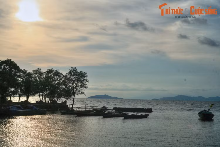 Biển Mũi Nai hay Lộc Trĩ là một khu du lịch biển hấp dẫn nằm bên vịnh Thái Lan, thuộc địa phận phường Pháo Đài, thành phố Hà Tiên. Đây là một trong số các địa điềm thuộc “Hà Tiên thập cảnh” còn tồn tại đến ngày nay.
