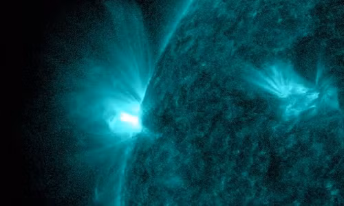 Những chùm "pháo bông" bí ẩn xuất hiện trên bề mặt của mặt trời - ảnh: NASA