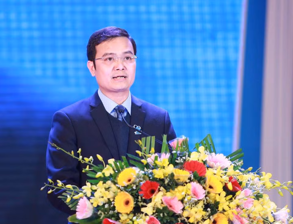 Ông Bùi Quang Huy có quá trình trưởng thành từ môi trường công tác Đoàn, trải qua nhiều vị trí công tác: Phó Bí thư, Bí thư Đoàn Trường Đại học Luật TP HCM, cán bộ Ban Thanh niên Trường học Thành Đoàn TP HCM, Bí thư Ban cán sự Đoàn Đại học Quốc gia TP HCM. 