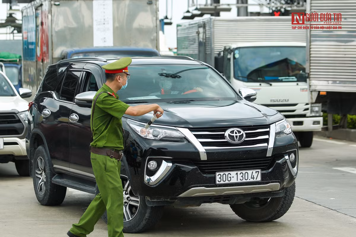 Tại cao tốc Pháp Vân - Cầu Giẽ, đa số phương tiện phải quay đầu, không được vào Hà Nội.