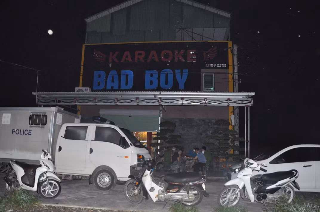 Dot kich Karaoke Bad Boy, hon 40 doi tuong duong tinh ma tuy