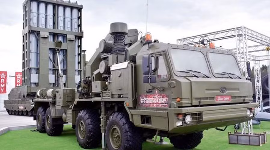 Bộ Quốc phòng Nga cho biết, S-350 Vityaz sẽ vào đội hình chiến đấu của Quân khu phía Nam từ cuối năm ngoái. Hiện tại binh sĩ đang hoàn thành khóa đào tạo tại trung tâm huấn luyện Gatchina, gần St.Petersburg. Ảnh: Pinterest.