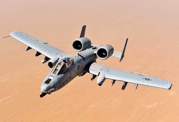 Việc Mỹ thay cánh kéo dài thời gian phục vụ A-10 cho thấy xem ra họ lại tạm dừng kế hoạch thay thế A-10 bằng F-35 hoặc F-16. Trước đó, từ đầu những năm 2000 ở Mỹ lại dấy lên thông tin rằng Không quân Mỹ muốn thay thế A-10 bằng F-16 hoặc F-35 trong nhiệm vụ hỗ trợ mặt đất. Lý do được đưa ra là vì A-10 bay chậm (tốc độ 833km/h), cách thức bay cắm đầu vào mục tiêu để bắn súng quá xưa cũ biến chiếc máy bay này trở thành "mồi ngon" cho phòng không địch.