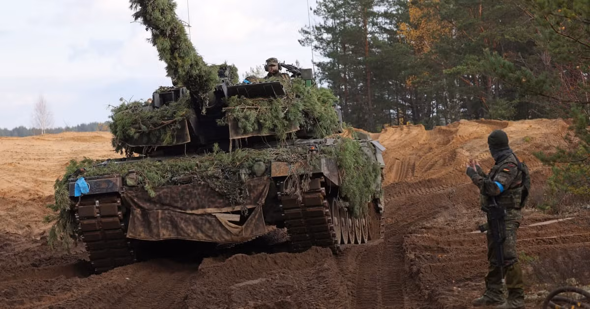 Tạp chí Quốc phòng Ukraine cho biết, với kho dự trữ xe tăng Leopard 2 của các nước phương Tây hiện tại, khả năng Kiev được nhận hàng trăm xe tăng dưới dạng viện trợ trong tương lai, là hoàn toàn có thể.