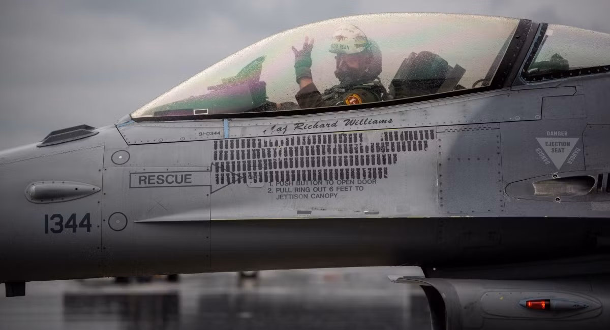 My sua giao an, dao tao cap toc phi cong F-16 cho Ukraine