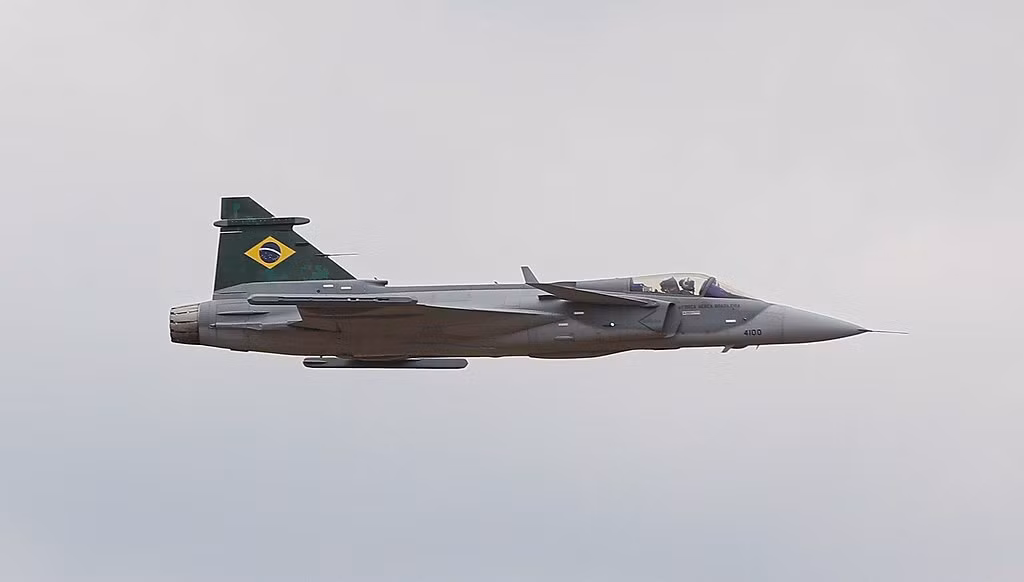 Tiem kich JAS 39 phu hop voi Ukraine hon la F-16 tu NATO-Hinh-2