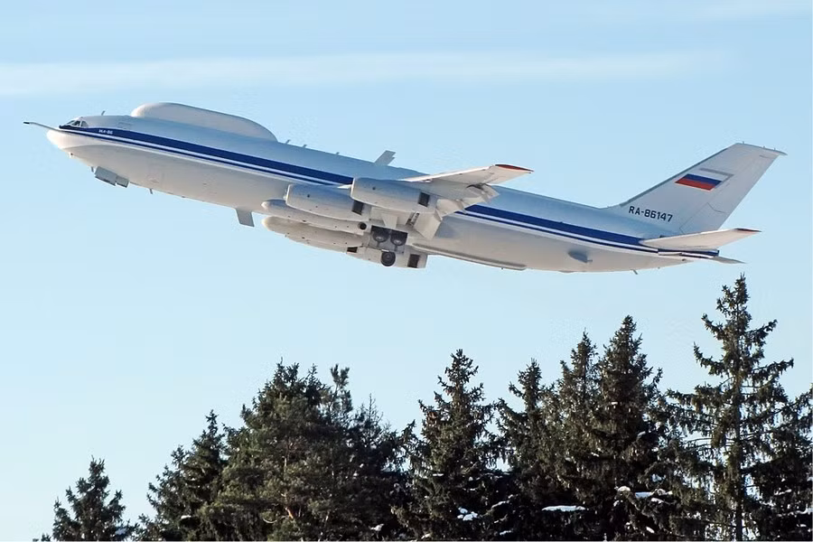 Cần nhắc lại, "Máy bay ngày tận thế" Ilyushin Il-80 được thiết kế làm sở chỉ huy trên không của Tổng thống Liên bang Nga - ông Vladimir Putin trong trường hợp xảy ra một cuộc chiến tranh hạt nhân toàn diện.