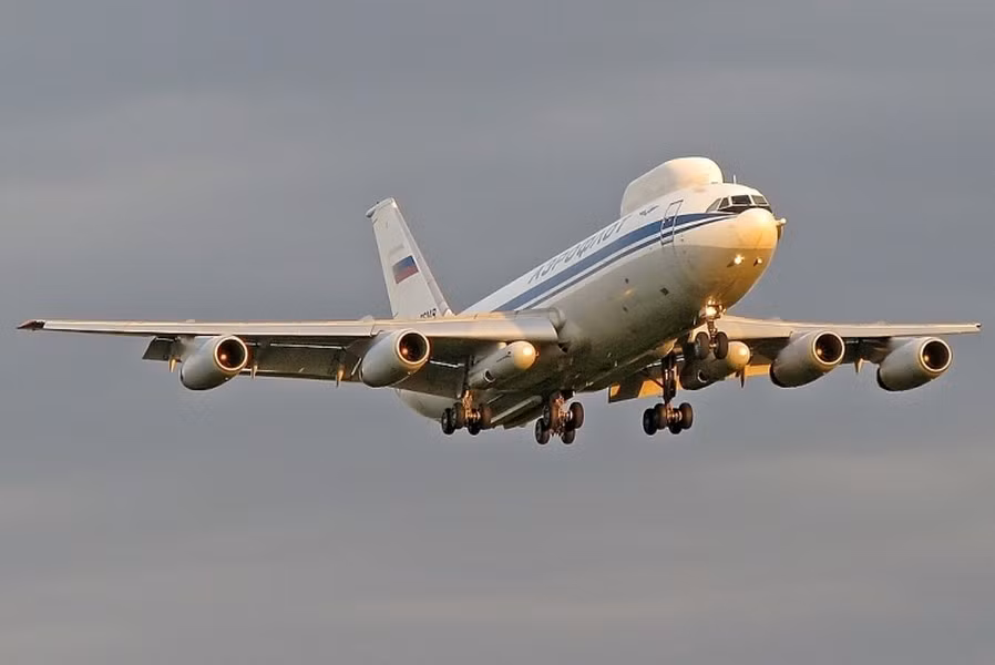 "Có thể dự đoán rằng chiếc Il-80 đang thực hiện một số nhiệm vụ đặc biệt, tuy nhiên hoạt động của nó vẫn đặt ra nhiều câu hỏi cần giải đáp, bởi vì theo thông lệ, sẽ không ai biết hoặc nhìn thấy phương tiện trên".
