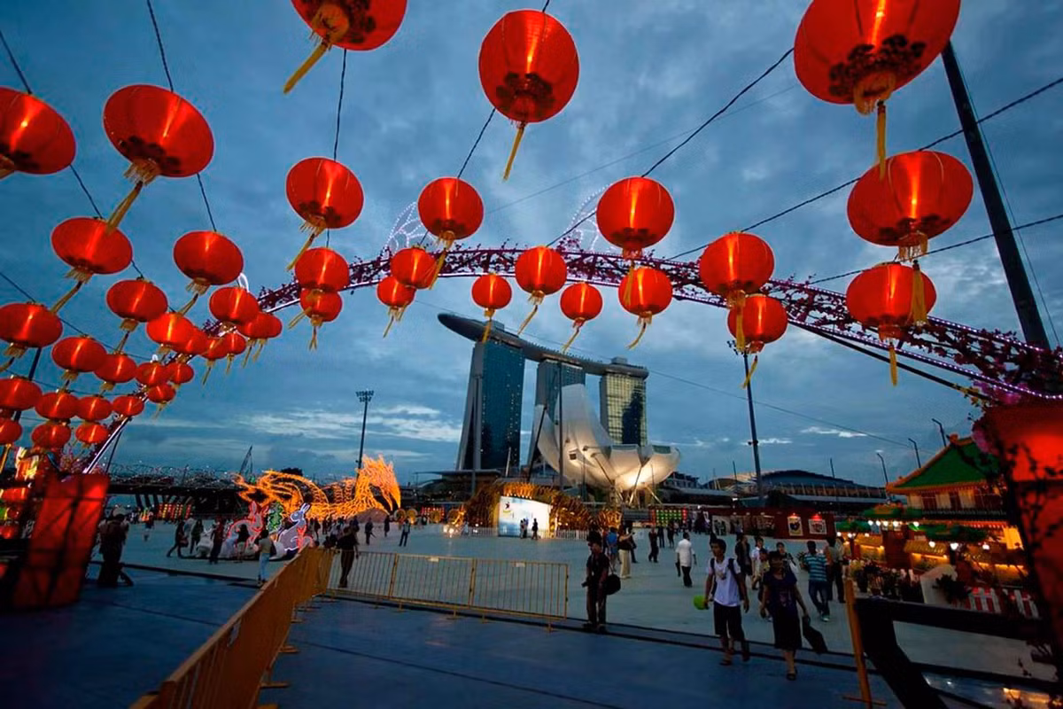 Singapore trang hoàng lộng lẫy với hình ảnh đèn lồng xuất hiện ở gần như mọi ngõ ngách của quốc đảo này.