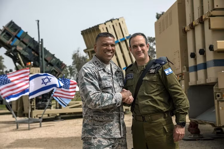 Chiến lược hàng không vũ trụ hiện tại của Israel phụ thuộc vào mối quan hệ bền vững của nước này với Mỹ. Điều này đúng cả về tính khả dụng của các nền tảng và sự phát triển công nghệ lẫn nhau đang diễn ra. May mắn thay cho Israel, có rất ít lý do để tin rằng mối quan hệ này giữa liên minh Mỹ-Israel sẽ sớm suy tàn.