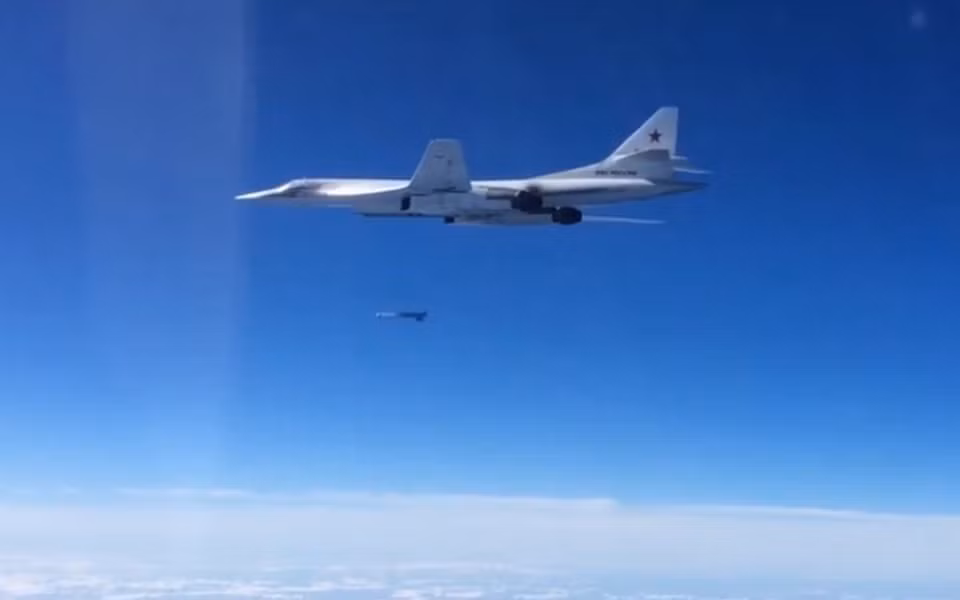 Oanh tac co Tu-160 se mang theo 12 ten lua Kh-BD day bi an-Hinh-9