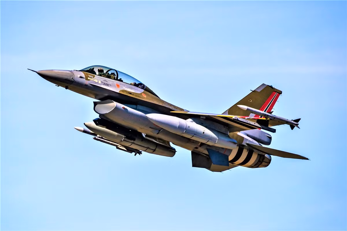 Tuy nhiên, từ đầu năm 2022 Na Uy đã tuyên bố sẽ cho đội bay F-16 nghỉ hưu dần, sẵn sàng thay thế chùng bằng các tiêm kích F-35 Lightning II trong thời gian tới.