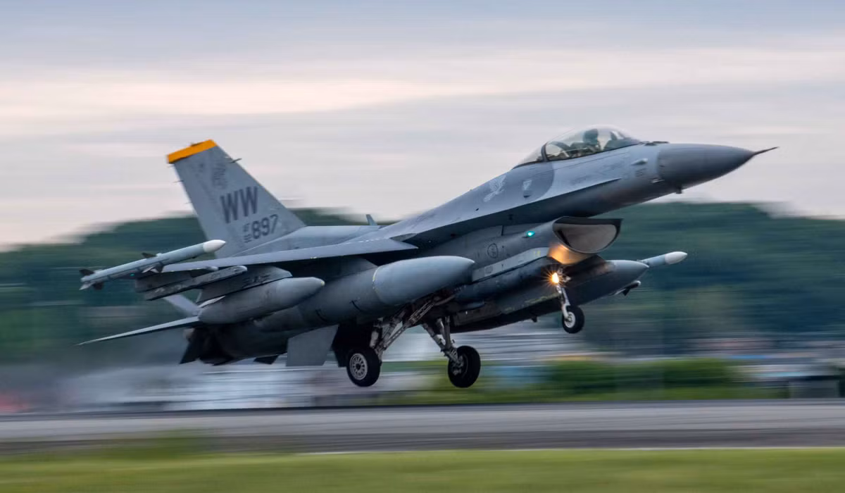Trong số những quốc gia thuộc NATO sở hữu tiêm kích F-16, Bỉ là nước đầu tiên đặt mua loại chiến đấu cơ này từ Mỹ.
