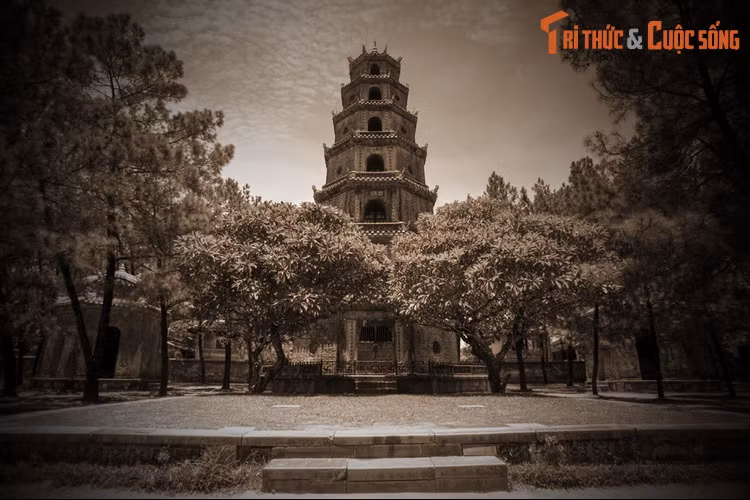 Như vậy, điều gọi là “lời nguyền” chỉ ứng với những người làm điều sai trái, còn nếu chỉ đến chùa để vãn cảnh, chiêm bái, tận hưởng khung cảnh thanh tịnh, cầu mong những điều tốt đẹp thì sẽ không làm sao cả. Điều này hoàn toàn thuận theo thuyết nhân quả của đạo Phật.