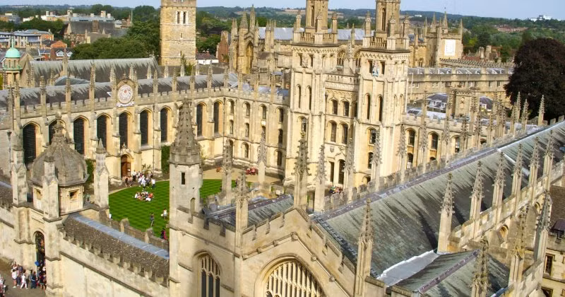 Đại học Oxford danh tiếng của nước Anh tồn tại từ năm 1096 đến nay. Trường đại học danh giá này có tuổi đời nhiều hơn so với đế chế Aztec nổi tiếng lịch sử gần 200 năm. Nguyên do là bởi đế chế Aztec được thành lập vào năm 1430.