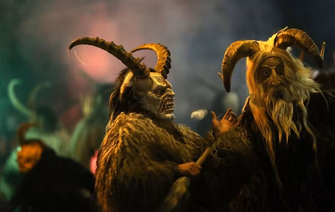 Bên cạnh hình ảnh ông già Noel trong dịp Giáng sinh, quỷ Krampus là hình ảnh phổ biến ở Áo, Đức. Quỷ Krampus có nhiệm vụ trừng phạt những đứa trẻ hư trong mỗi mùa Giáng sinh.