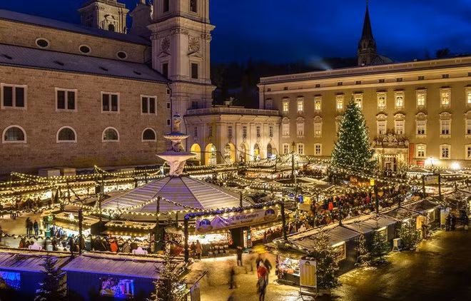 Christkindlmarkt ở Salzburg, Áo là một trong những chợ Giáng sinh lâu đời nhất ở châu Âu. Khu chợ này gồm khoảng 100 quầy hàng nằm cạnh nhau ngay tại trung tâm thành phố Salzburg.