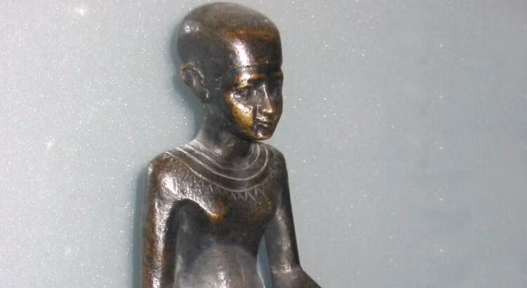 Khi được pharaoh Djoser giao trọng trách thiết kế nơi an nghỉ ngàn thu, Imhotep quyết định thay đổi hoàn toàn kiến trúc cũ sang thiết kế mới.