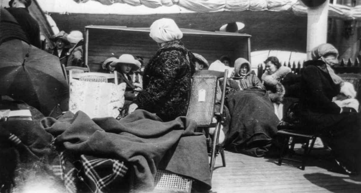 Tại đây, các hành khách Titanic may mắn thoát chết trong thảm kịch hàng hải tồi tệ được cung cấp chăn và thức ăn, đồ uống.