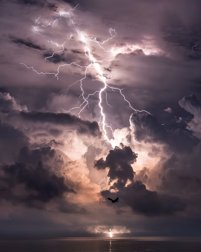 Cụ thể, khu vực cửa sông Catatumbo là nơi tia sét xuất hiện với tần suất cao nhất thế giới, trung bình từ 140 tới 160 đêm/năm, 10 giờ/ngày và 28 lần/phút.