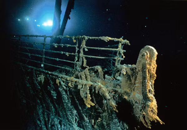 Người sống sót lâu nhất sau thảm kịch chìm tàu Titanic là Millvina Dean. Bà qua đời năm 2009, thọ 97 tuổi. Vào thời điểm tàu Titanic chìm, bà Millvina chỉ là một đứa trẻ đi tàu cùng mẹ và anh trai.
