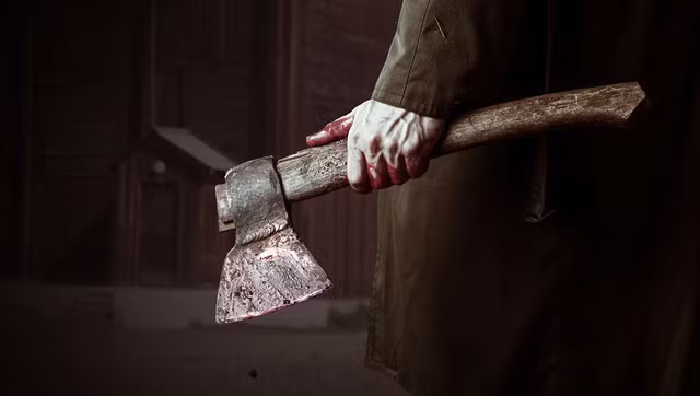 Một trong những tên tội phạm nguy hiểm nhất lịch sử mãi chưa thể bắt là Axeman (Người Rìu) ở New Orleans, Mỹ. Các nhà điều tra đặt biệt danh cho gã là Axeman vì hung khí sử dụng gây án là chiếc rìu trong bối cảnh chưa thể xác định được danh tính và diện mạo thực của kẻ thủ ác này.
