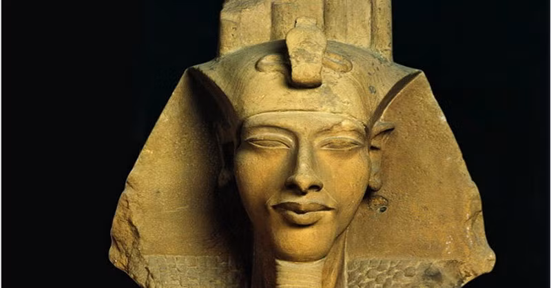 Trong 17 năm trị vì Ai Cập, pharaoh Akhenaten gây ra nhiều biến động lớn trong xã hội. Trong số này, đáng chú ý nhất là việc ông thực hiện cải cách lớn trong lĩnh vực tôn giáo.