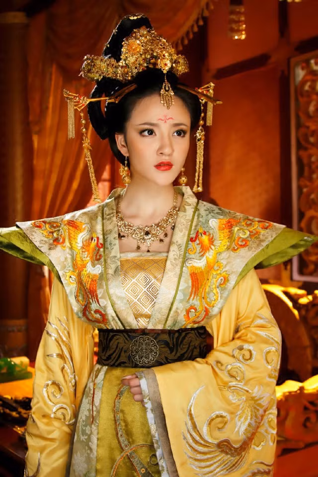 Tất cả các phi tần, mỹ nữ trong hậu cung của hoàng đế đều phải nghe theo sắp đặt của hoàng hậu.