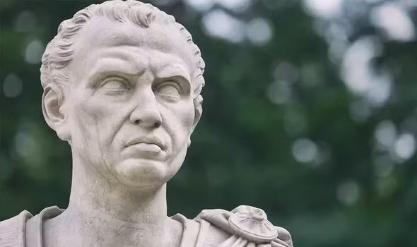 Khi được trả tự do, Caesar nói với những tên cướp biển rằng sẽ trả thù những kẻ liều lĩnh dám bắt ông.
