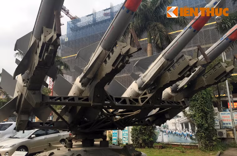 Bệ phóng tên lửa phòng không S-125 Pechora nhìn như “nỏ liên châu” bắn ra nhiều mũi tên khiến quân xâm lược thất kinh bạt vía thời Vua An Dương Vương của nhà nước Âu Lạc.