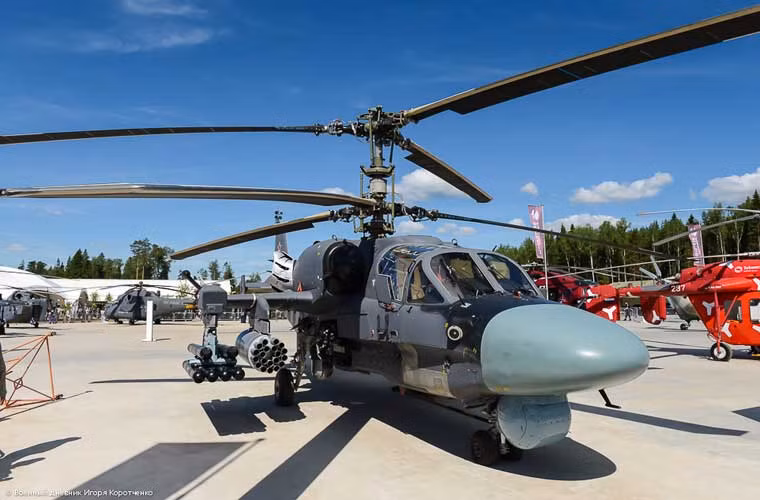 Ka-52K là biến thể dành cho Hải quân Nga dựa trên mẫu gốc trực thăng tấn công Ka-52 dành cho lục quân, không quân Nga. Ka-52 sở hữu những đặc tính kĩ thuật mà ít mẫu trực thăng vũ trang nào có trên thế giới. Điển hình là cơ cấu cánh quạt đồng trục cho phép giảm đáng kể chiều dài, tăng tính cơ động, bay ổn định hơn.
