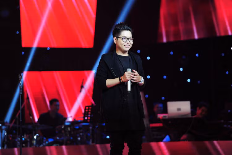 Đức Phúc từng có ngoại hình không bắt mắt. Còn nhớ, năm 2015, Đức Phúc xuất hiện mũm mĩm trong chương trình Giọng hát Việt. Ảnh: BTC