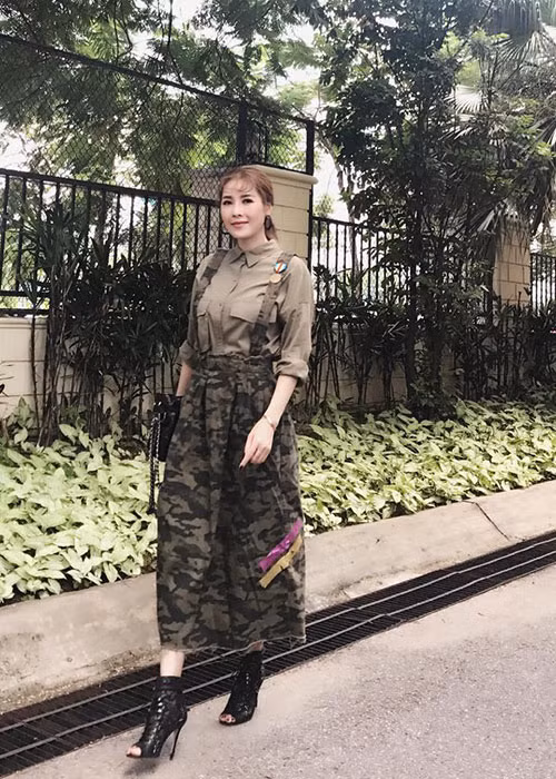 "Lâu lắm rồi em mới được chụp cả người mà không đeo kính ý", Quế Vân viết trên trang cá nhân.