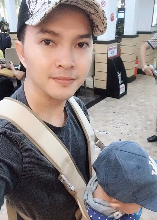 Vợ chồng Nam Cường dẫn con trai đầu đi chơi trong chuyến du lịch biển Nha Trang là một trong những tin tức sao Việt trong ngày 27/7.