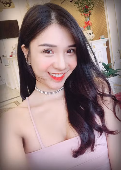 Bạn gái cũ của Quang Lê - Thanh Bi ngày càng gợi cảm.